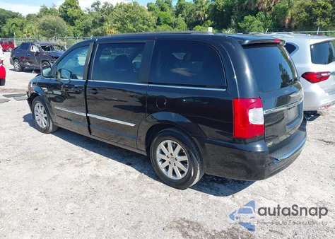 2015 Chrysler Town & Country Touring z USA, uszkodzony, nr VIN 2C4RC1BG7FR694909